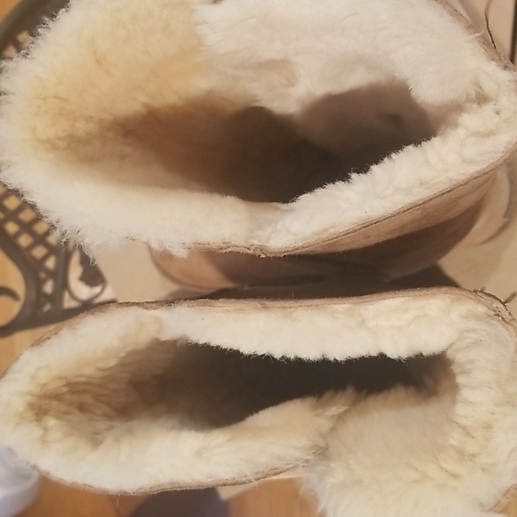 UGG Premium Classic Tall 3-Button Boots / chestnut - Picture 8 of 10